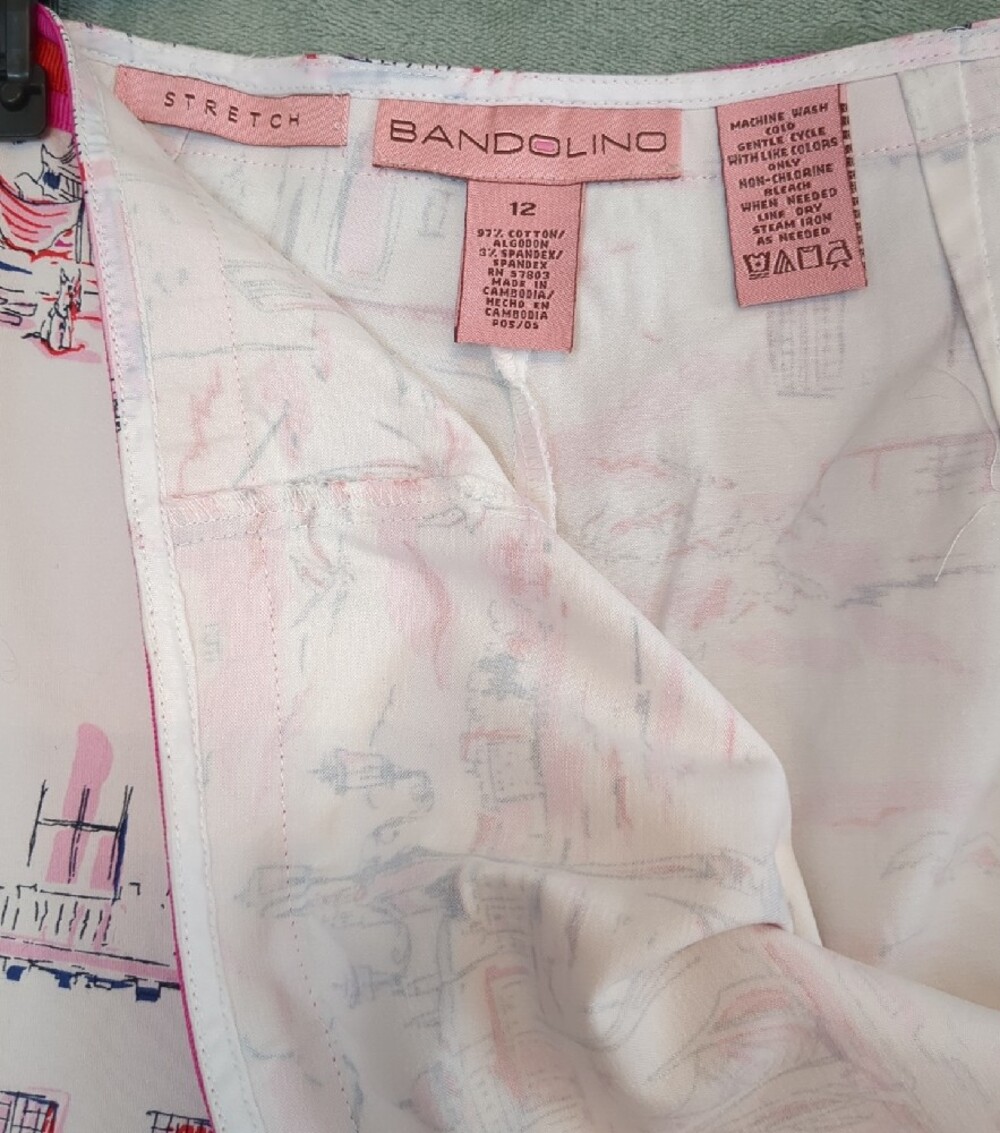 Bandolino Women's Pink Scenic Print Capri Pants - Picture 2 of 3